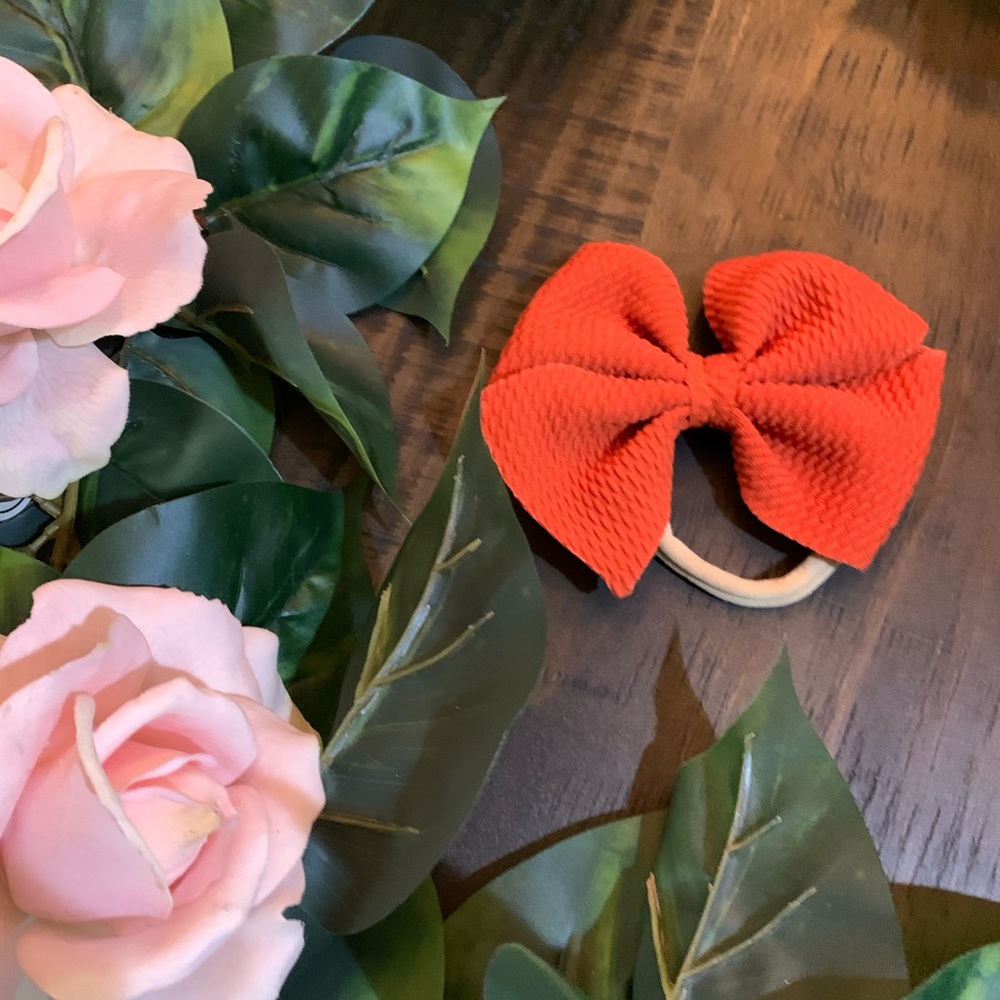 Nylon bow headband.
